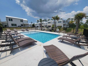 5 Star 4/3 sleeps 16 with Arcade GAME ROOM & POOL!
